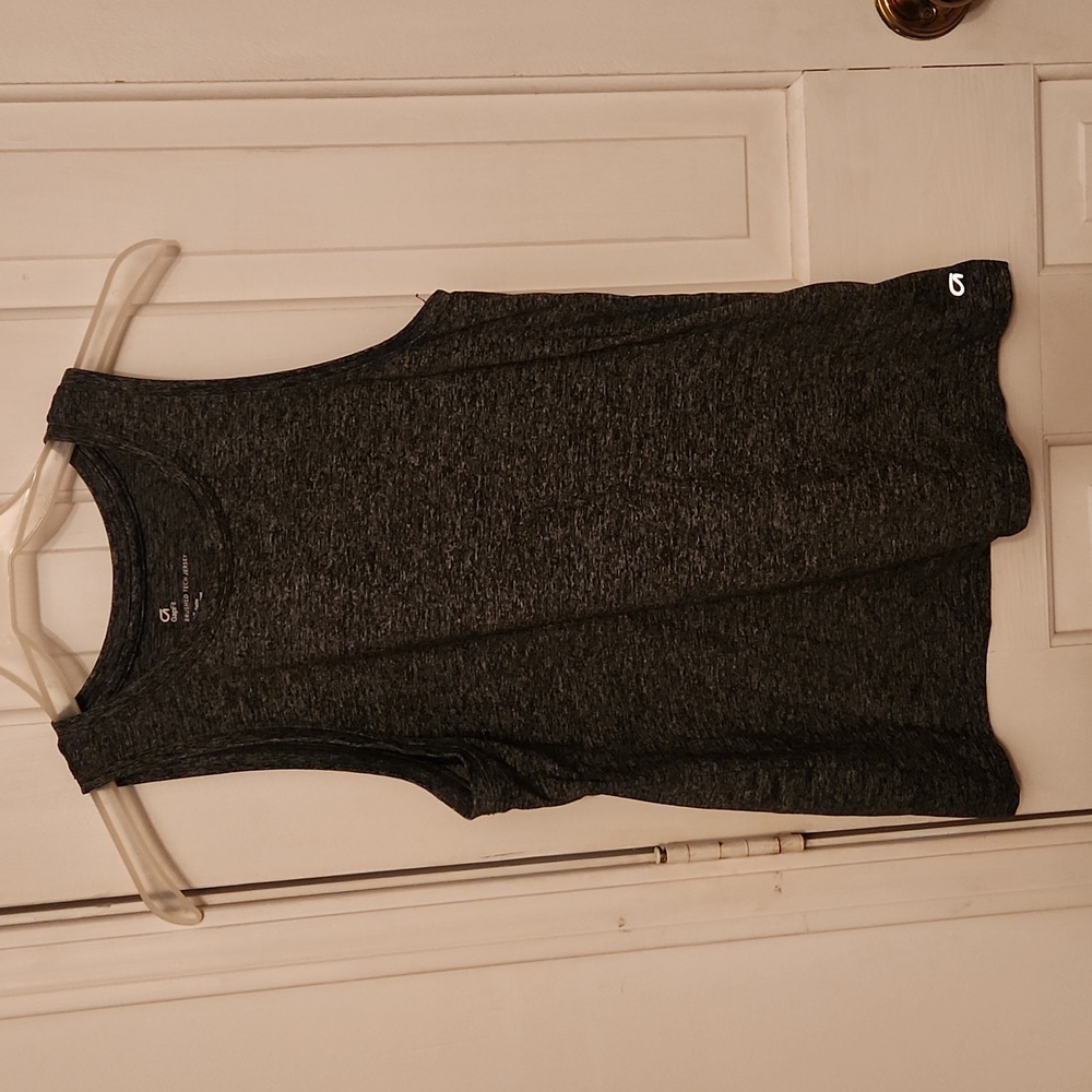 Gap workout shirt XS